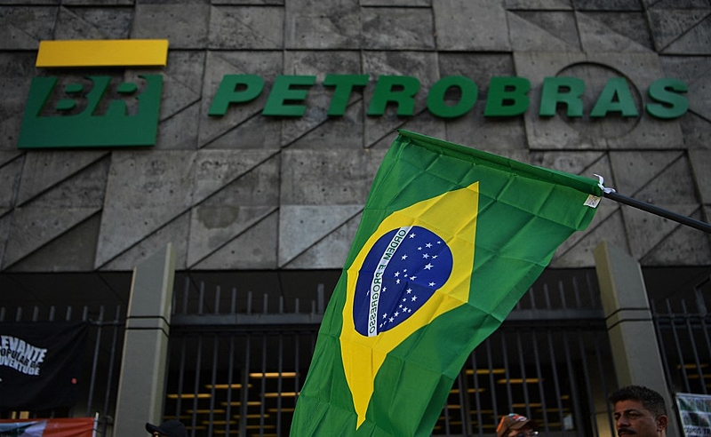 Com combustível caro, Petrobras vira a empresa que mais paga acionistas no mundo