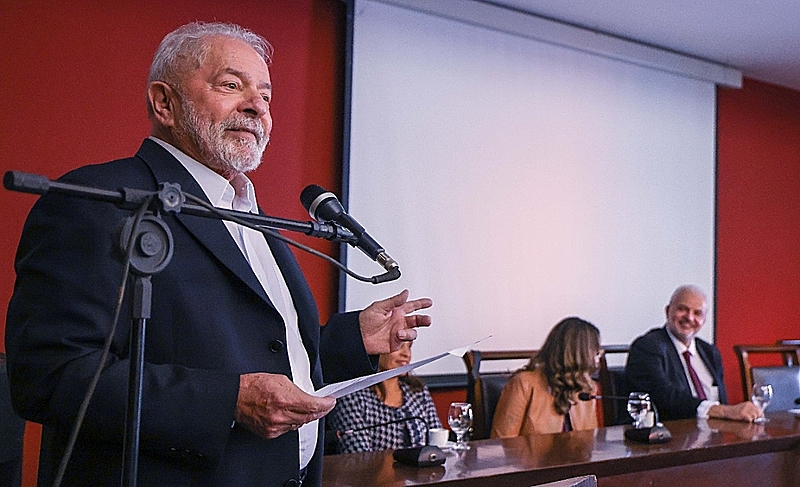Lula lidera com 43% e Bolsonaro estaciona nos 35%, diz nova pesquisa XP/Ipespe