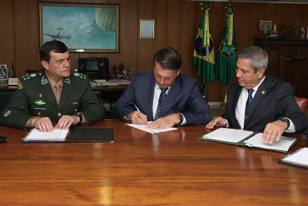 Defesa apresenta resultado de auditoria das urnas a Bolsonaro, mas não divulga dados