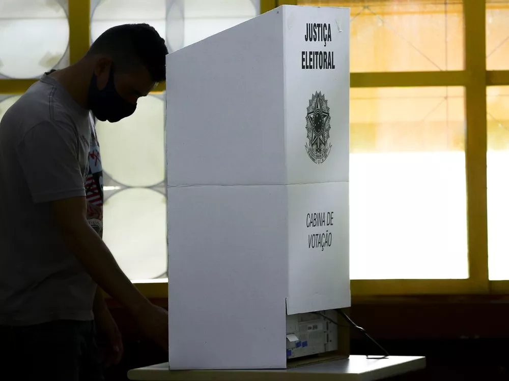 Abstenção pode chegar a 22% e prejudica mais eleitores de Lula que de Bolsonaro, mostra IPEC
