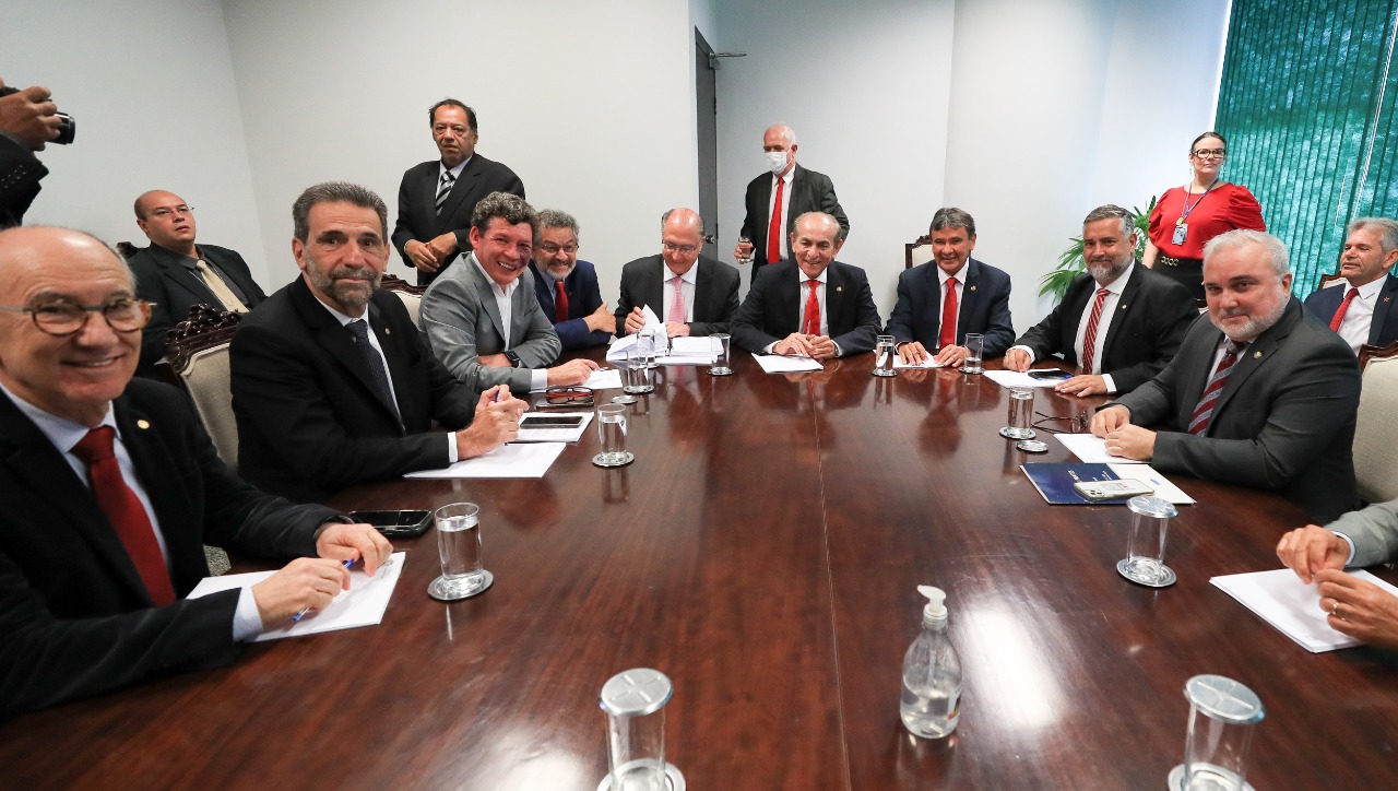 Equipe de Transição de Lula e membros do congresso se reúnem para tratar do orçamento da união