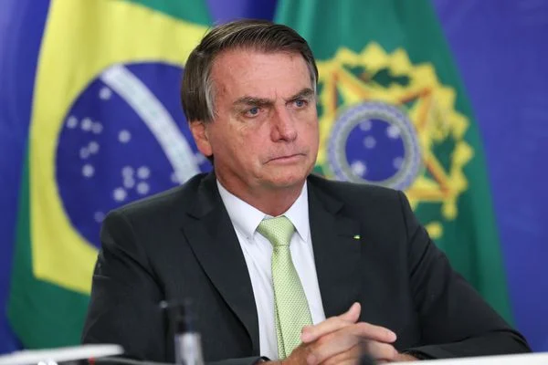 Bolsonaro pediu a empresário que repassasse informações falsas contra o STF, mostra relatório da PF
