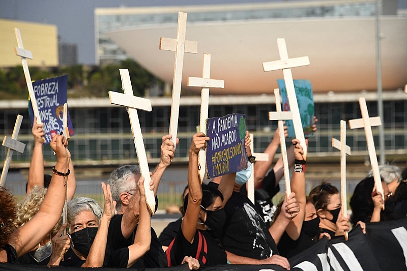 Documentário “Eles poderiam estar vivos” detalha conduta criminosa de Bolsonaro na covid