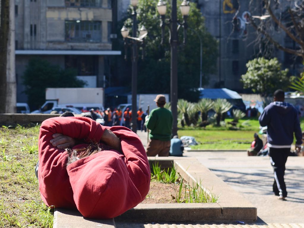 Nível de pobreza no Brasil bate recorde, segundo IBGE