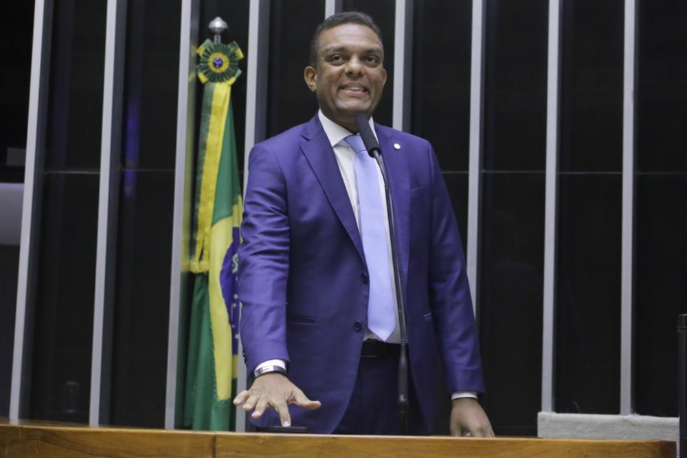 Deputado aliado critica silêncio de Jair Bolsonaro