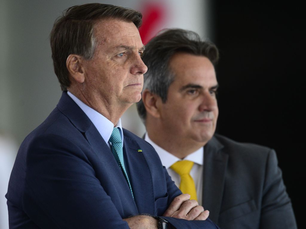 Bolsonaro exonera Ciro Nogueira e nomeia comandantes escolhidos por Lula