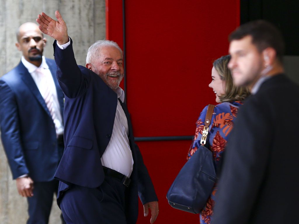 50% acham que Lula vai fazer um bom ou ótimo governo; 25% acreditam que será ruim ou péssimo, diz pesquisa Ipec