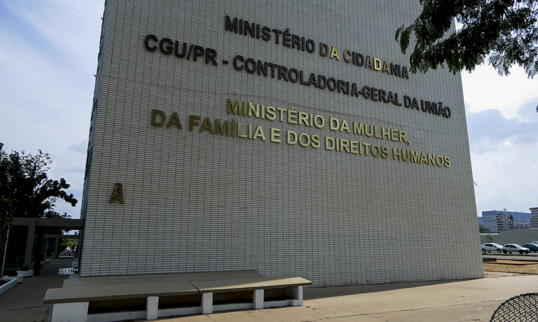 Transição denuncia corrupção no Ministério dos Direitos Humanos