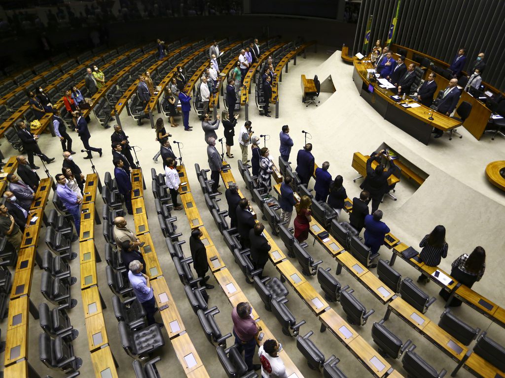 Plenário da Câmara se reúne hoje para votar PEC da Transição