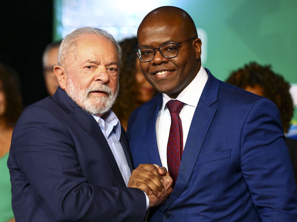 Lula anuncia os nomes de 16 novos ministros de seu governo