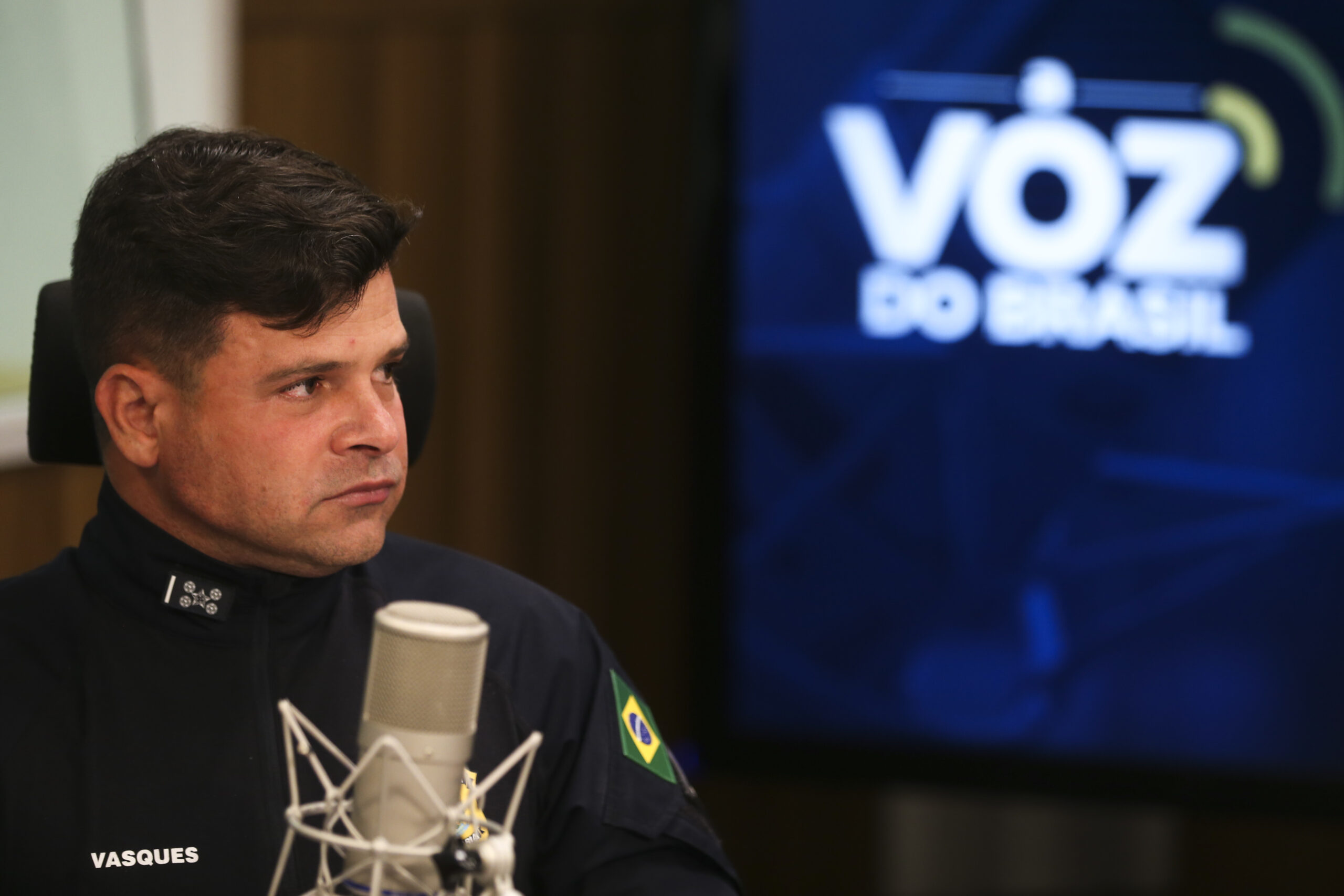 Antes de sair, Bolsonaro envia diretor da PF a Espanha e demite Vasques da PRF