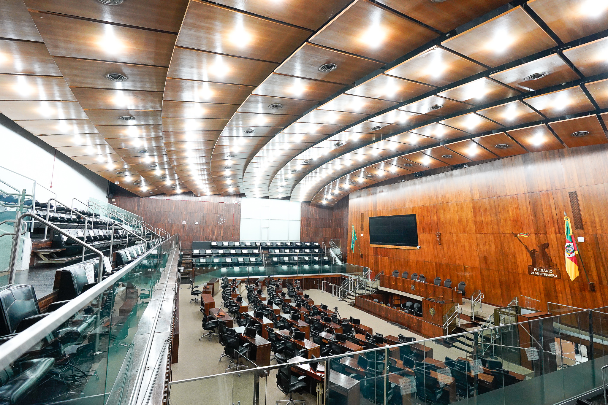 Deputados e deputadas estaduais tomam posse na Assembleia Legislativa do RS