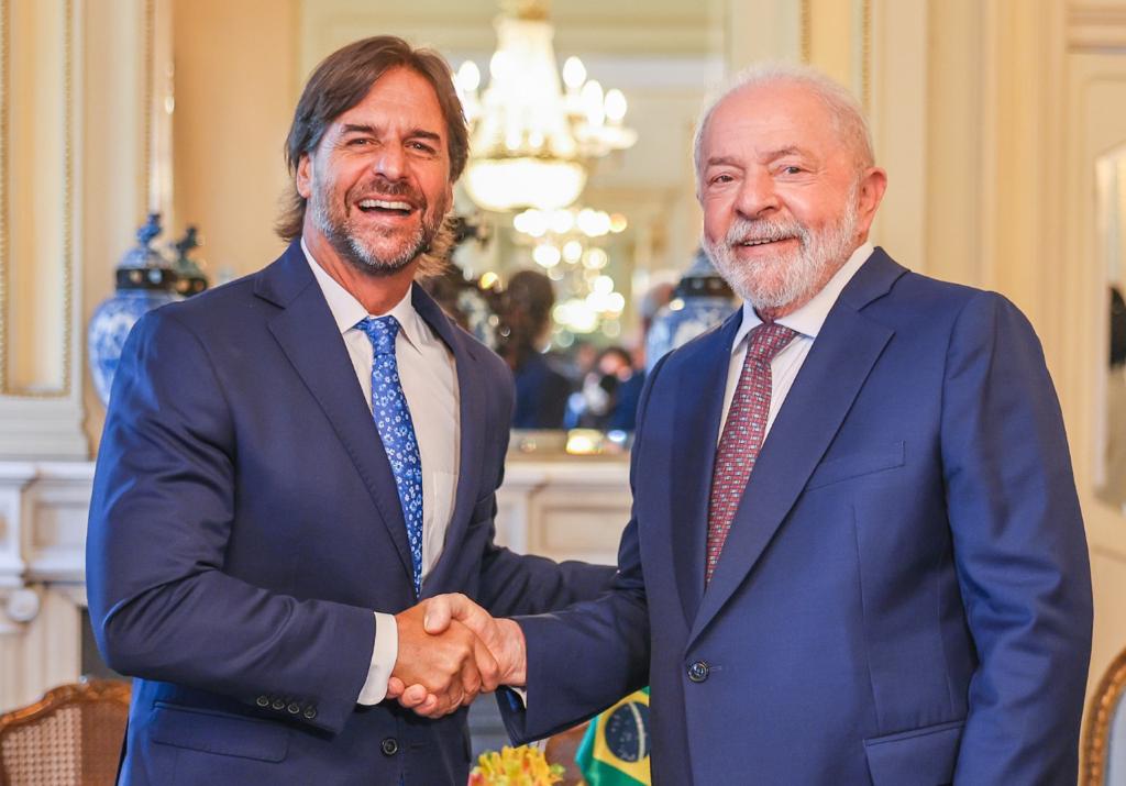 Lula defende acordo comercial Mercosul-China com presidente do Uruguai