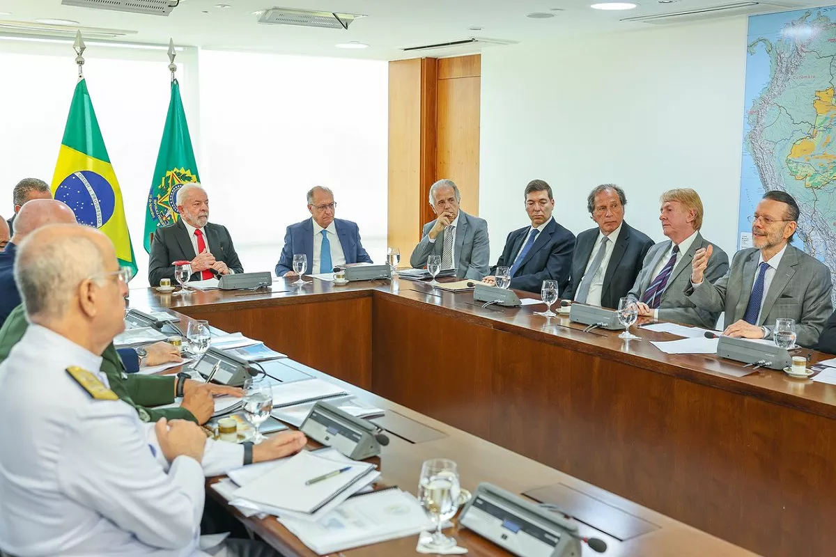 Distensão e ‘acordo’ de Lula com a cúpula das Forças Armadas