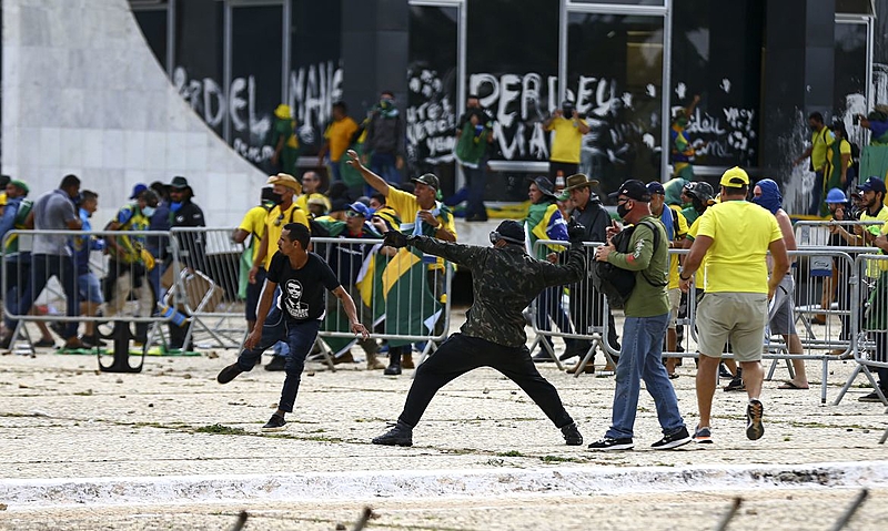 Alexandre de Moraes decide soltar mais 137 presos por atos golpistas