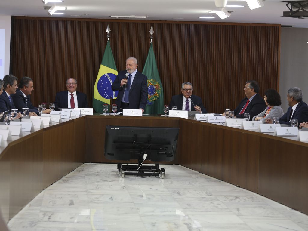 Lula se reúne com governadores em Brasília