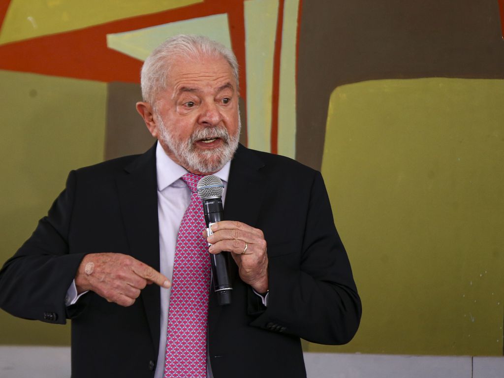 Lula se reúne com militares e presidente da Fiesp