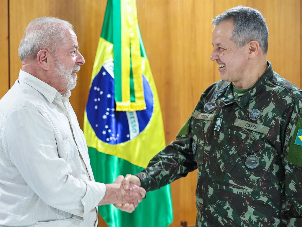 Os militares e o governo Lula
