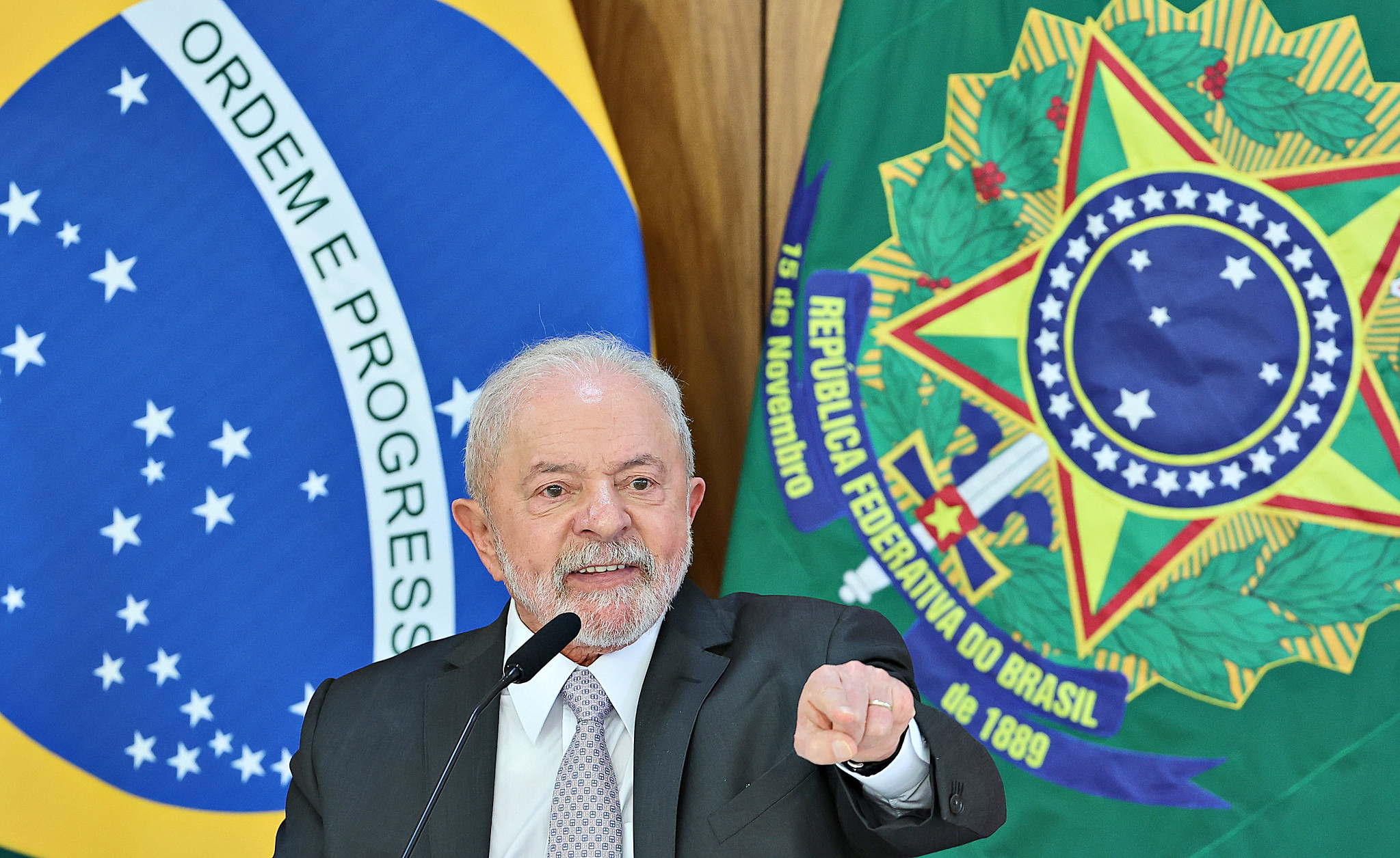 Lula relembra atos golpistas e diz que democracia é o patrimônio mais precioso da população