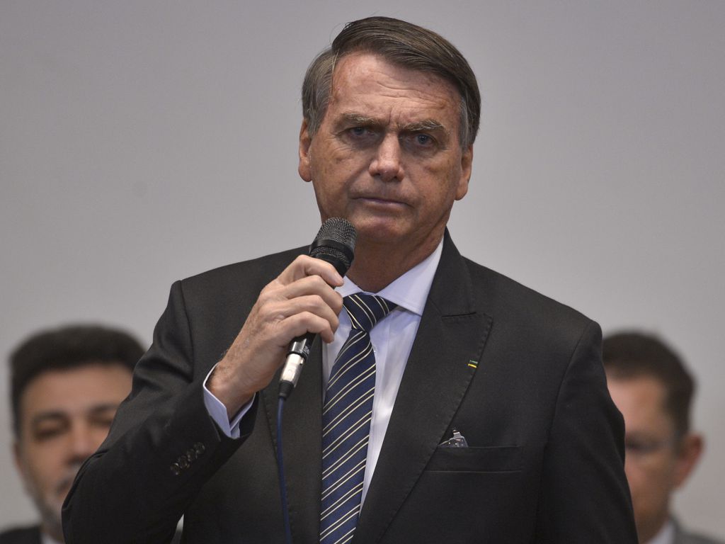 MP quer que Bolsonaro pague gastos de reunião com embaixadores; TSE envia caso ao TCU e ex-presidente pode ser novamente condenado