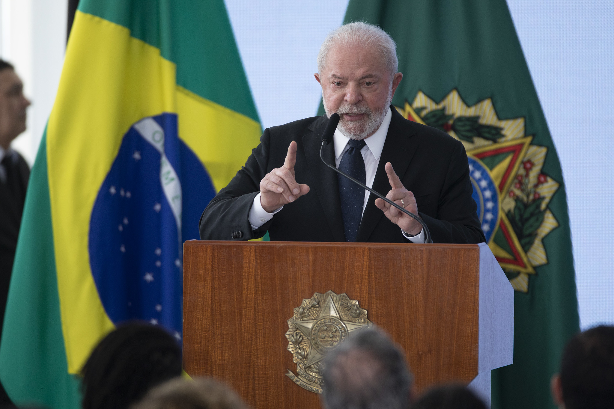 Lula está com pneumonia e adia viagem à China. Nova avaliação médica acontece ainda hoje