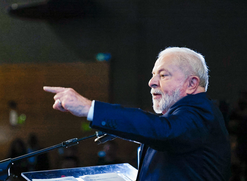 Lula adia viagem à China após apresentar pneumonia leve