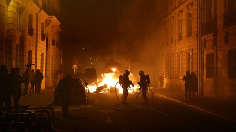 Protestos tomam a França e mais de 300 pessoas são presas