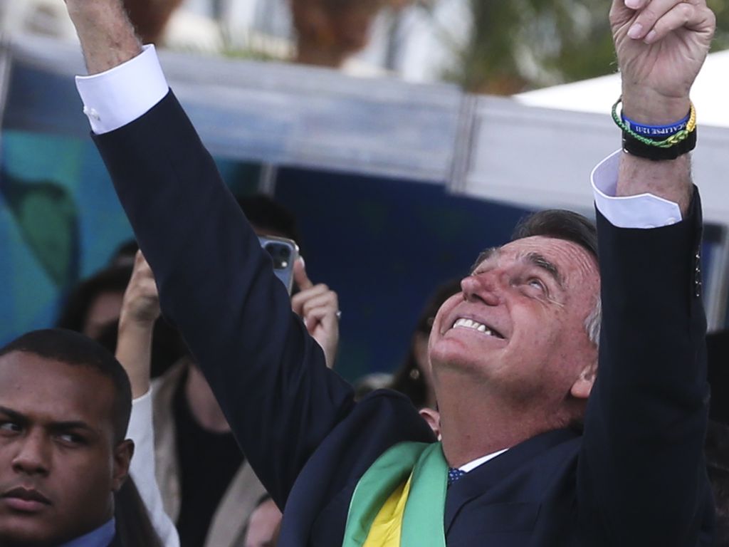 PF considera pedir prisão de Bolsonaro se ele não voltar ao Brasil até abril