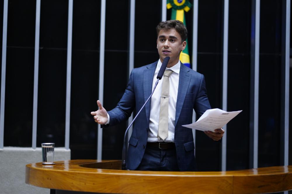 Parlamentares pedem a cassação de Nikolas Ferreira após discurso transfóbico na Câmara