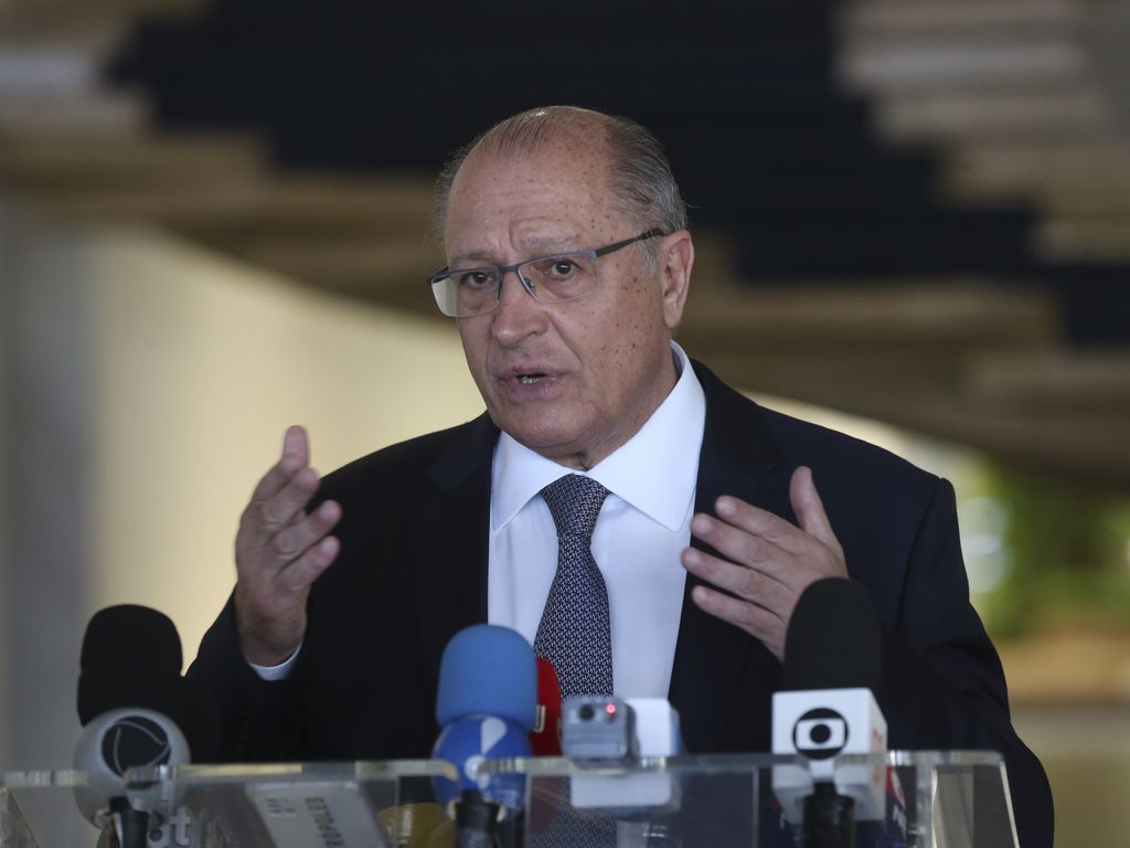 Alckmin diz que reforma tributária tem que ser feita neste ano