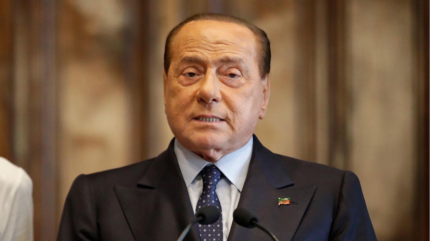 Silvio Berlusconi é diagnosticado com leucemia