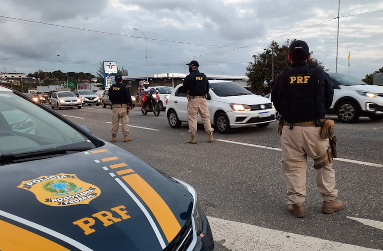 PRF escalou mais agentes de folga para atuar em blitze durante o segundo turno nos estados onde Lula havia vencido no primeiro