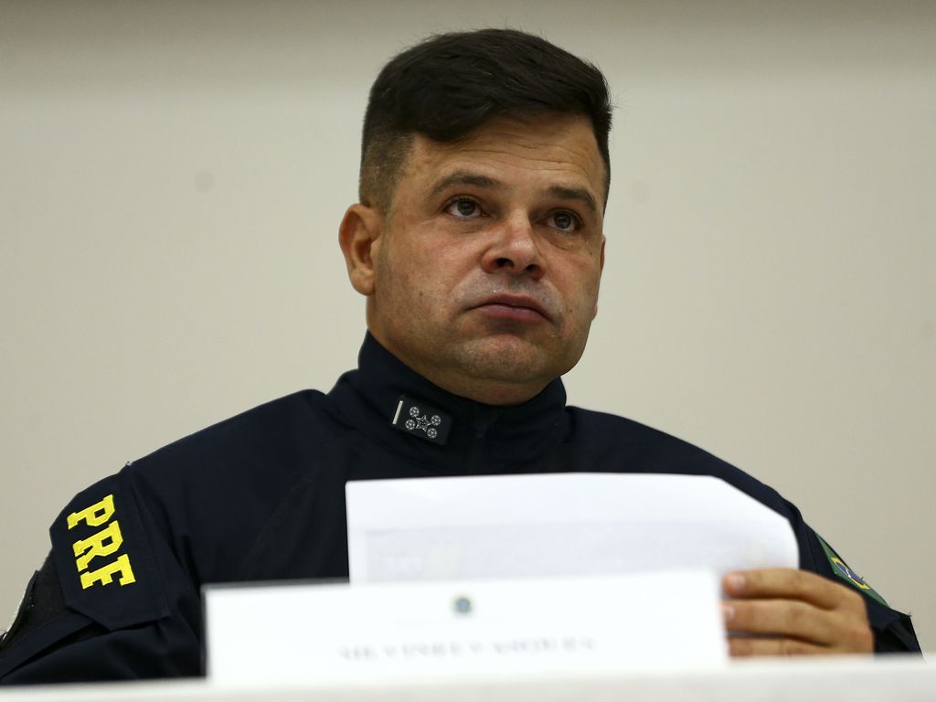 Ex-chefe da PRF de Bolsonaro pediu emprego em empresa que recebeu milhões em sua gestão
