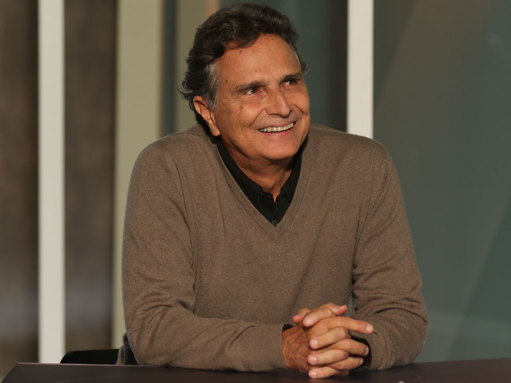 Ex-piloto Nelson Piquet guarda 175 caixas de presentes recebidos por Bolsonaro, revela O Globo