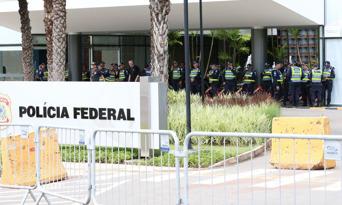 Bolsonaro depõe na Polícia Federal sobre atos golpistas nesta quarta-feira