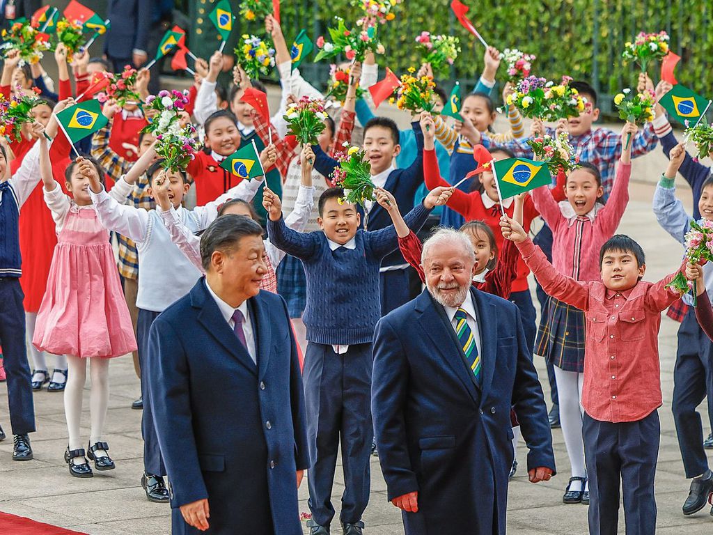 Lula se encontra com Xi Jingping e assina 15 acordos com a China