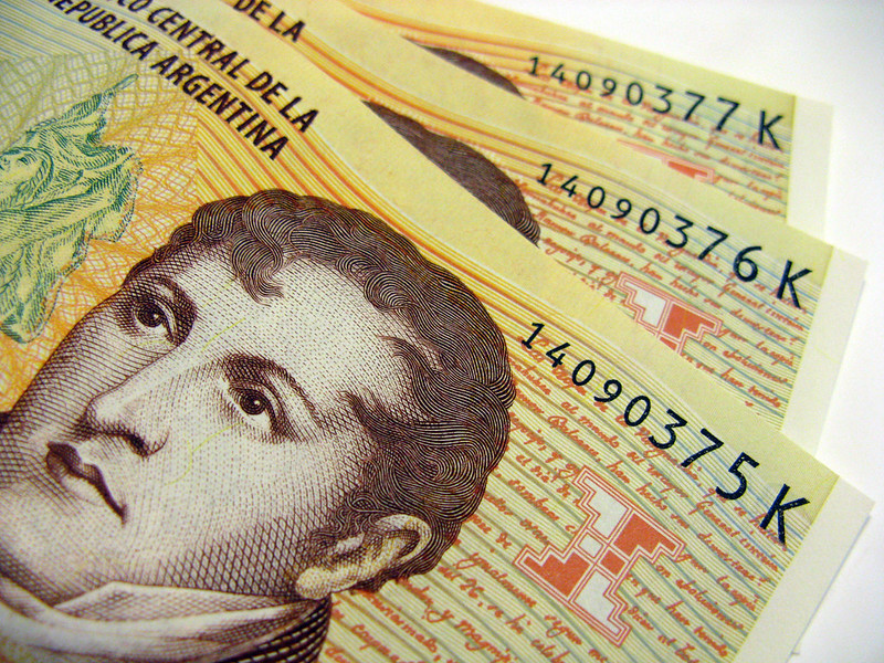 Dolarização, falta de reservas e ajuda do FMI: especialistas debatem sobre a crise econômica na Argentina no Espaço Plural desta quarta-feira