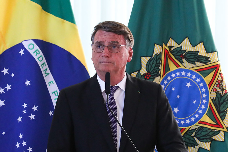 Ministro pede que TSE marque o julgamento de Bolsonaro