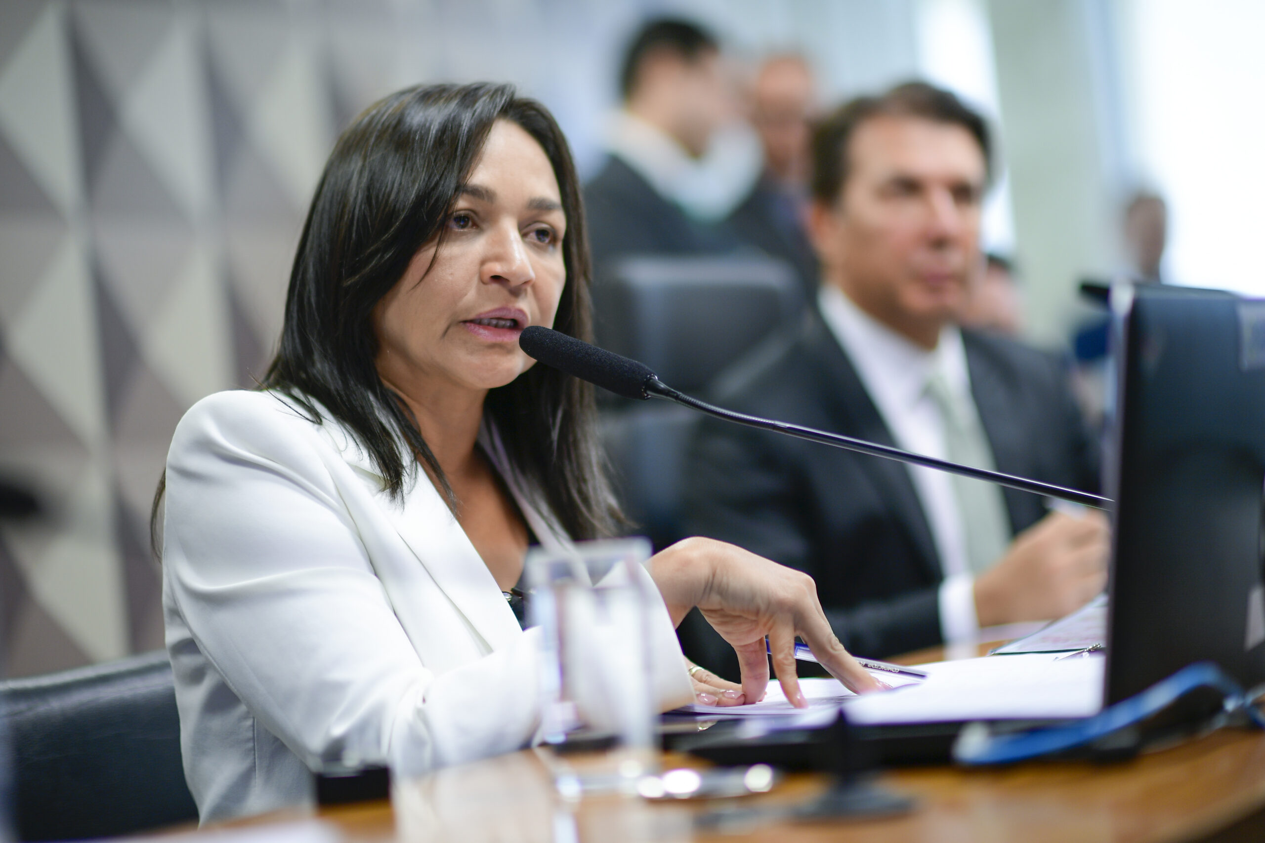Atos golpistas: relatora da CPMI quer ouvir integrantes do governo Bolsonaro e supostos financiadores