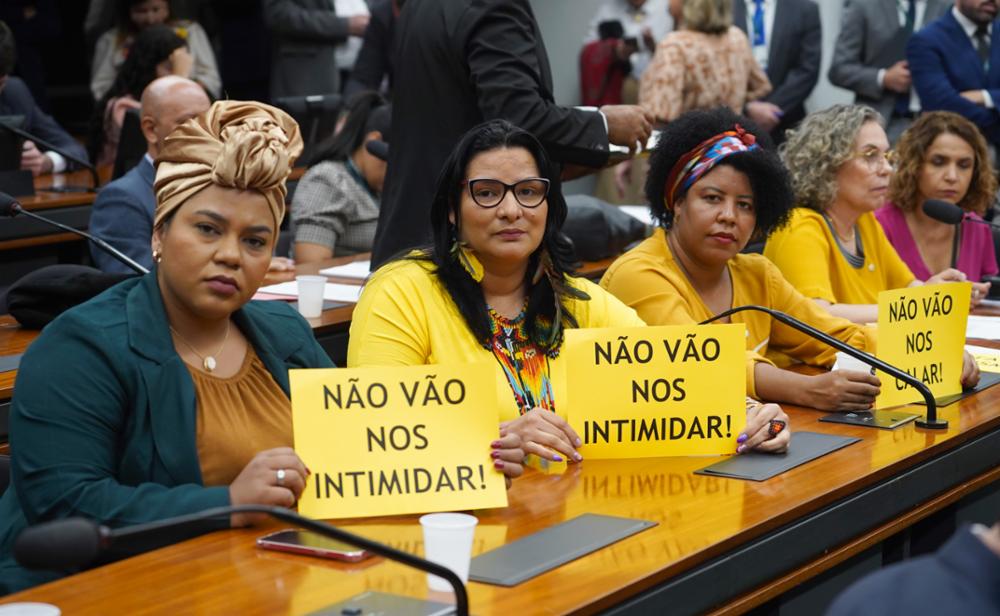 Conselho de Ética abre processo contra seis deputadas do PT e do PSOL