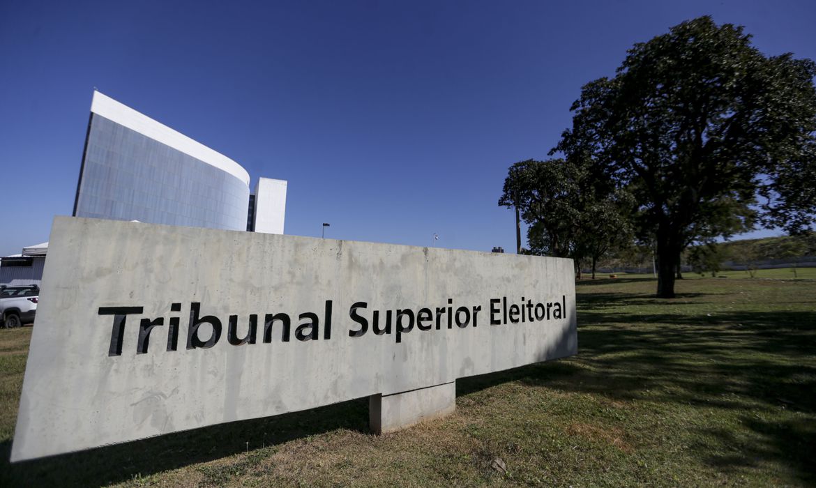 TSE retoma julgamento nesta terça e Bolsonaro diz que tem “bala de prata” para 2026