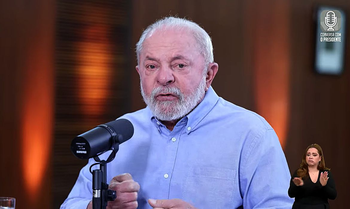 Lula suspende agenda e faz nova infiltração para dor no fêmur