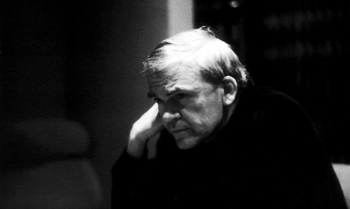 Morre Milan Kundera, autor do livro A Insustentável Leveza do Ser