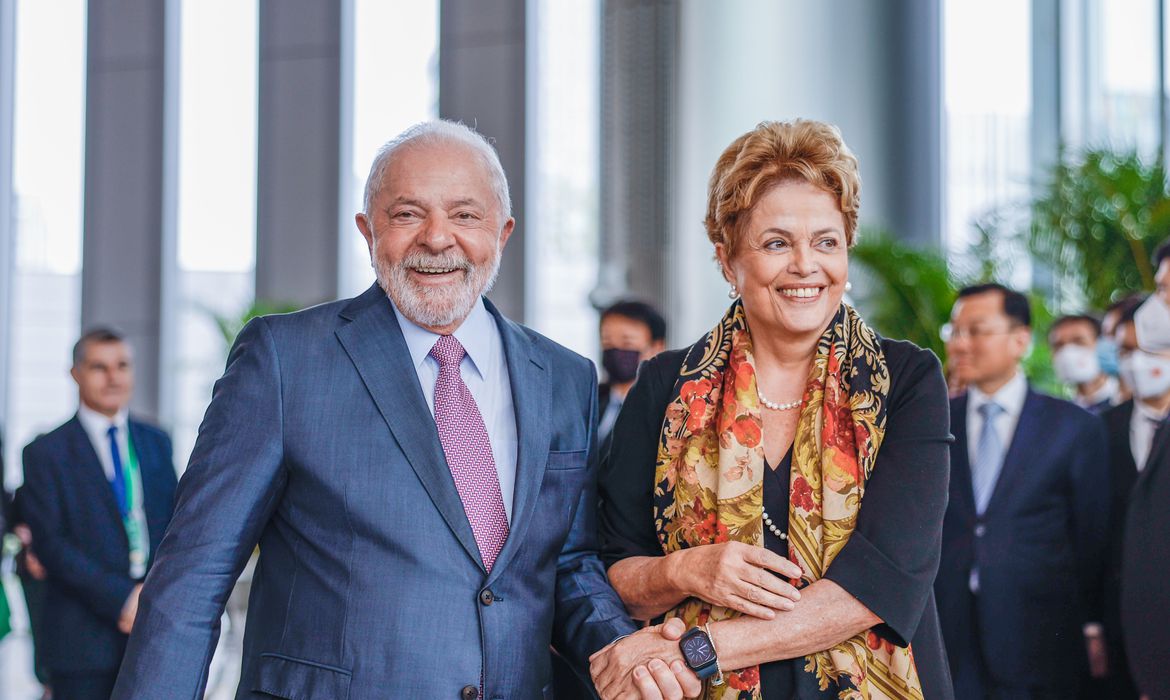 Acompanhado de Dilma e Alckmin, Lula lança novo pac