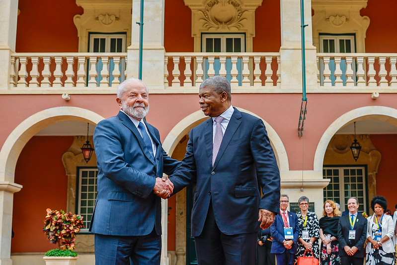 Lula anuncia programa para desenvolver agricultura de Angola