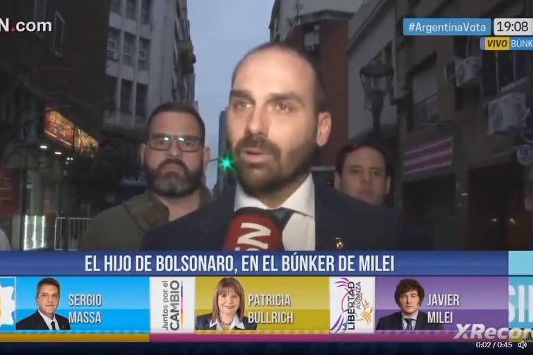 Eduardo Bolsonaro é cortado de entrevista em TV Argentina após defender armas