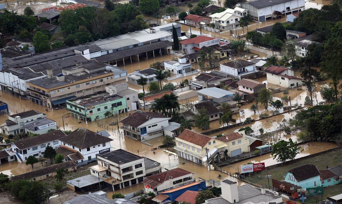 Novos temporais atingem Santa Catarina e Paraná