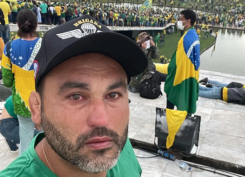 Primo dos filhos de Bolsonaro é um dos alvos da Operação Lesa Pátria
