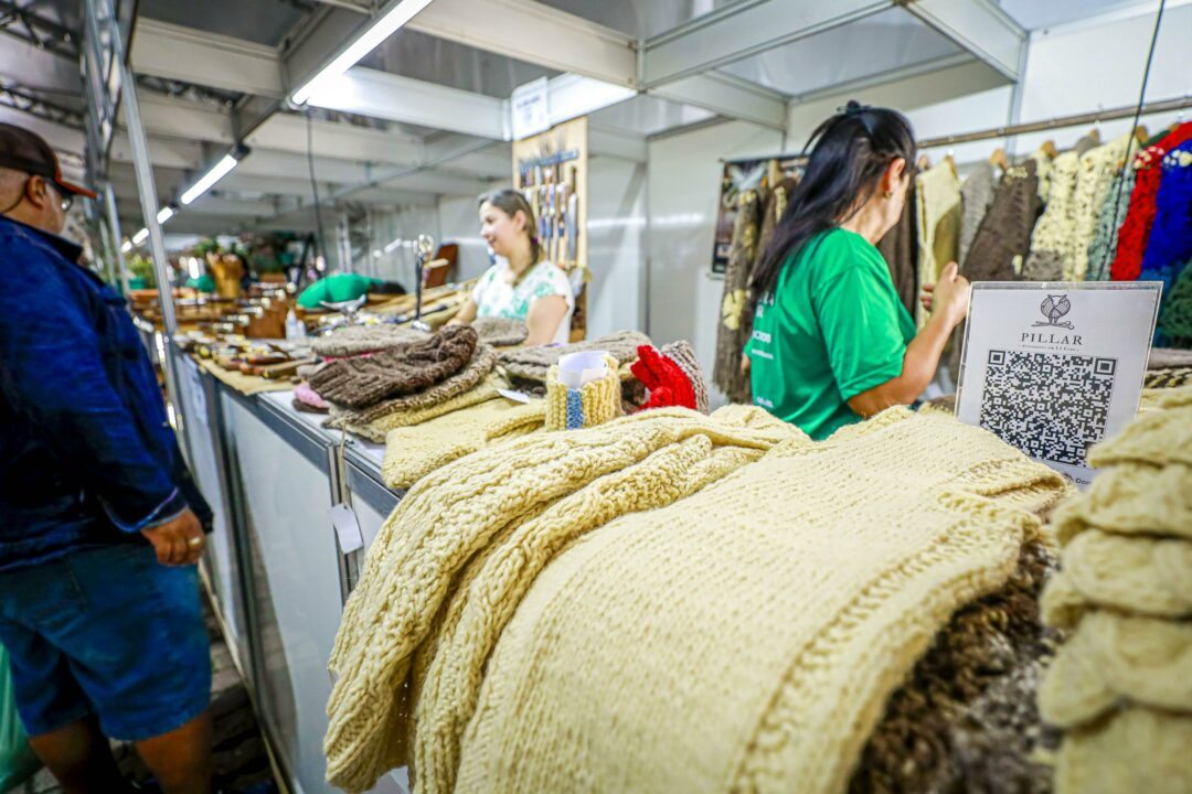 Começou a 1ª Feira da Agricultura Familiar no Largo Glênio Peres