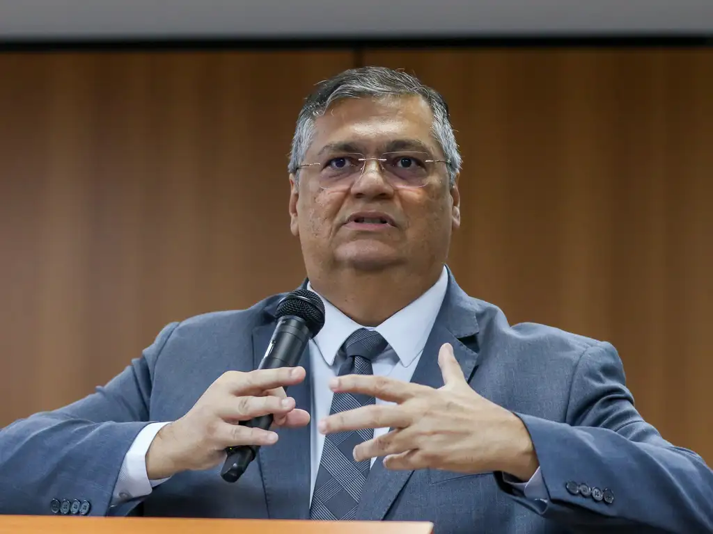 Flávio Dino: entre a balança da justiça e a possibilidade presidencial